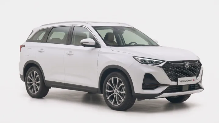 Changan Oshan X7, studio photograph on a plain background