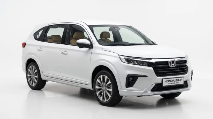 Honda BR-V, studio photograph on a plain background