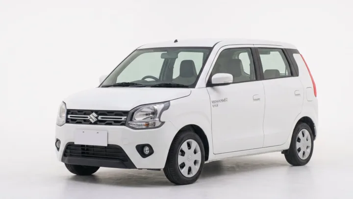 Suzuki Wagon R, white hatchback, studio photograph on a plain background